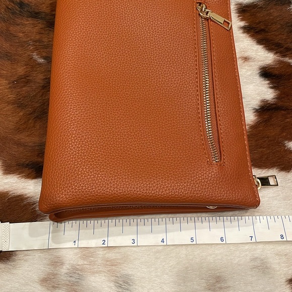 Light brown vegan leather crossbody purse - Picture 3 of 7